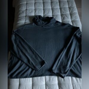 60% Pima Cotton, 40% Tencel
One size fits all.